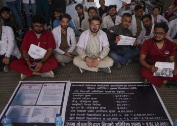 केएमसीका इन्टर्न डाक्टरहरू आन्दोलित