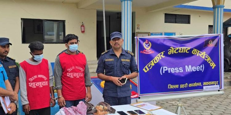 हेटौंडा : ८ किलो सुनसहित २ भारतीय नागरिक पक्राउ