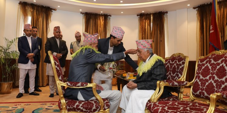 दाजुको हातबाट राष्ट्रपति पौडेलले लगाए टीका