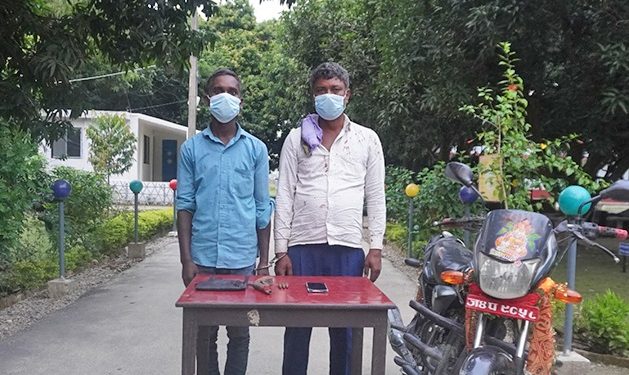 हतियार सहित २ जना पक्राउ