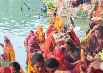 उदाउँदो सूर्यलाई अर्घ्य दिँदै छठ सम्पन्न