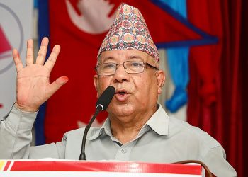 विचार गोष्ठीमा सहभागी हुन माधव नेपाल भेनेजुयला जाँदै