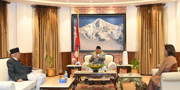 चीन भ्रमणबारे प्रधानमन्त्रीले राष्ट्रपतिलाई जानकारी गराउदैं