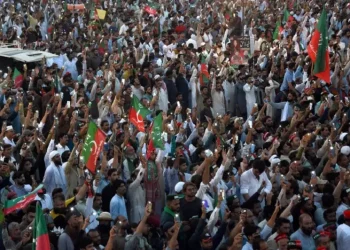 इमरान खानलाई रिहा गर्न माग गर्दै कार्यकर्ताको विशाल प्रदर्शन