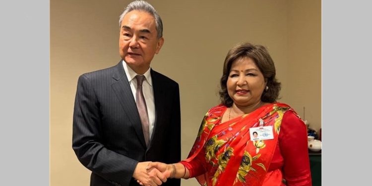 चिनियाँ विदेशमन्त्री वाङलाई मन्त्री राणा देउवाले दिए नेपाल भ्रमणको निम्तो