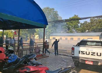 चितवनमा रास्वपाको प्रदर्शन, प्रहरीद्वारा अश्रुग्यास प्रहार