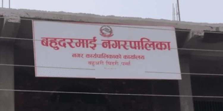 विद्यार्थीहरूले पर्साको बहुदरमाई नगरपालिकाको सामानमा आगो लगाए