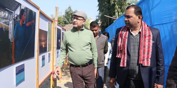 सिंचाई मन्त्री यादवद्वारा एडीबीको प्रदर्शनीको अवलोकन