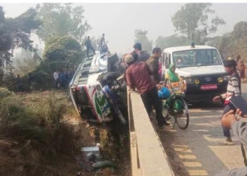 महोत्तरीमा बस दुर्घटना हुदाँ  २२ जना घाइते