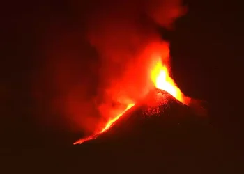 फिलिपिन्समा ज्वालामुखी विस्फोट