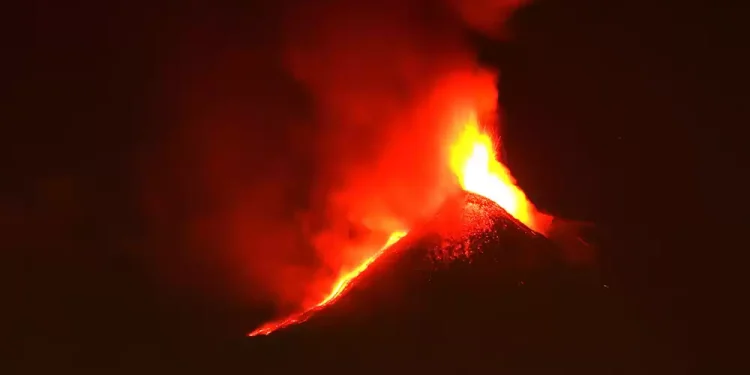 फिलिपिन्समा ज्वालामुखी विस्फोट