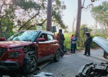 राज्यमन्त्री सवार गाडी भारतमा दुर्घटना, तीन जना घाइते