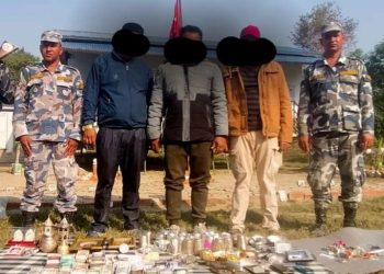 एक करोडभन्दा बढीको सुन र चाँदीसहित तीन जना पक्राउ