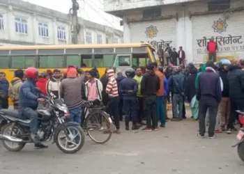 स्कुल बसको ठक्करबाट एक जना साइकल यात्रुको मृत्यु