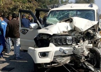 कार दुर्घटनामा चालकको मृत्यु, १३ जना घाइते