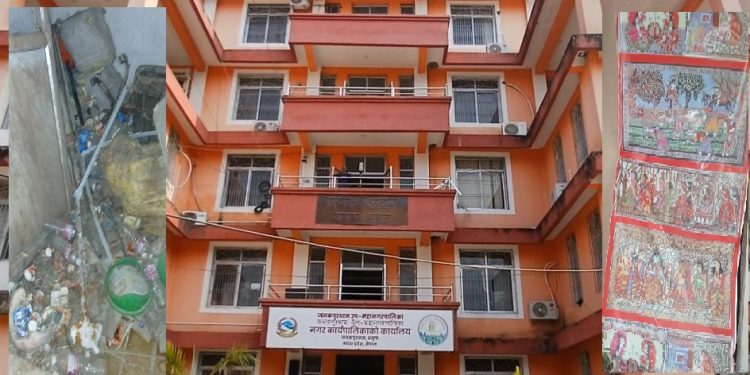 जनकपुर उपमहानगरपालिका : लिफ्ट नचल्दा सेवाग्राहीलाई अत्यधिक समस्यामा, मिथिला पेंटिंगको अपमान