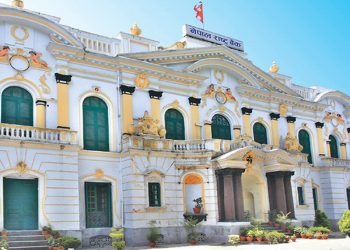 बैंकिङ प्रणालीबाट ३० अर्ब खिच्दै केन्द्रीय बैंक