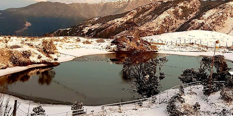 ताप्लेजुङ र संखुवासभाको उच्च भूभागमा हिमपात