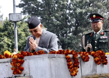 सहिद स्मारक र सहिदगेटमा पुष्पहार