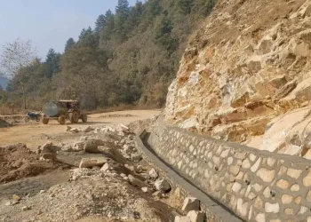 हेटौँडाबाट काठमाडौँ निस्कने सडक अनिश्चितकालका लागि बन्द