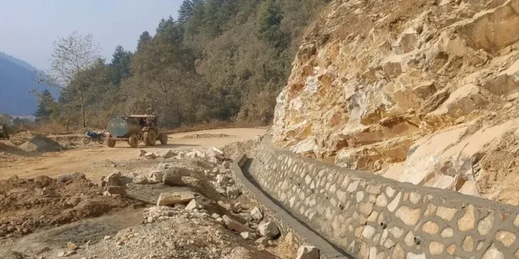 हेटौँडाबाट काठमाडौँ निस्कने सडक अनिश्चितकालका लागि बन्द