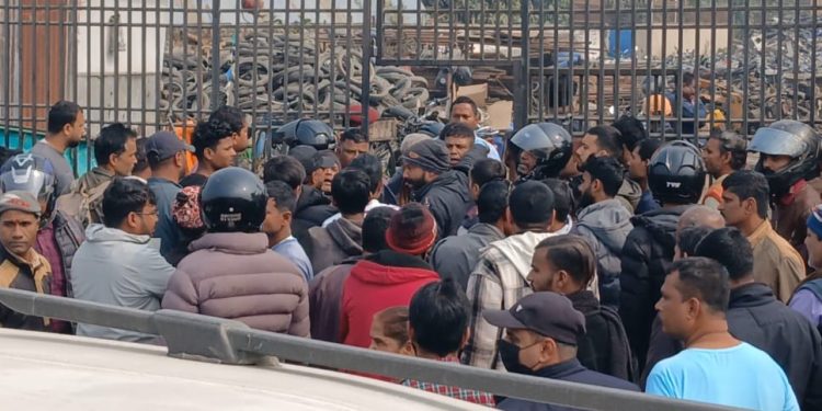 जनकपुर : बागवानी अगाडिको कवाडमा रायलाई कुटपिट