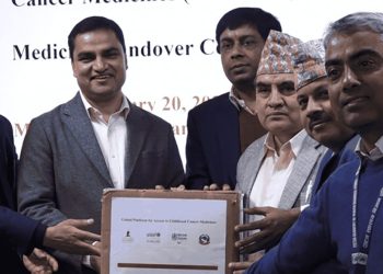 बालबालिकाका लागि क्यान्सरकोे औषधि हस्तान्तरण