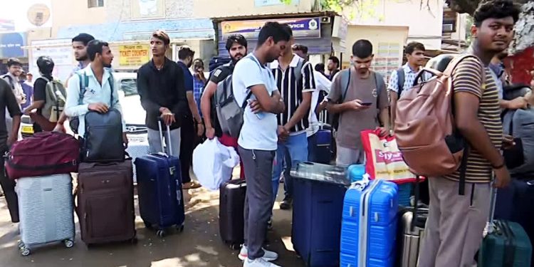 भारत ओडिसाबाट जोगवनी नाकाबाट ९ जिल्लाका ७५ विद्यार्थी फर्किए