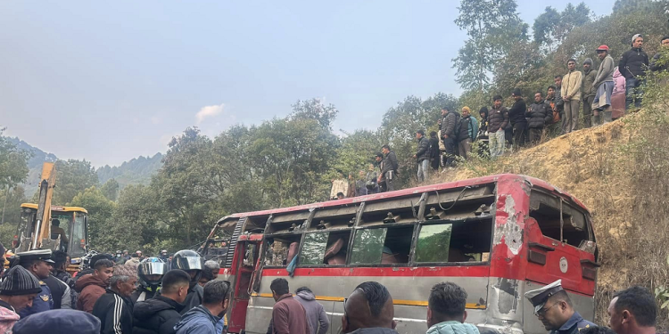 विद्यार्थी बोकेको बस दुर्घटना : २७ जना ‘डिस्चार्ज १६ घाइते