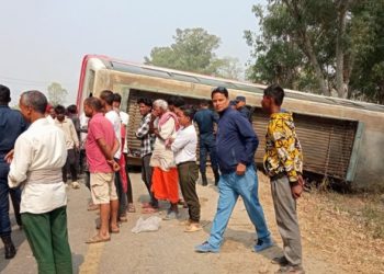 धनुषामा बस दुर्घटना, ३६ जना घाइते