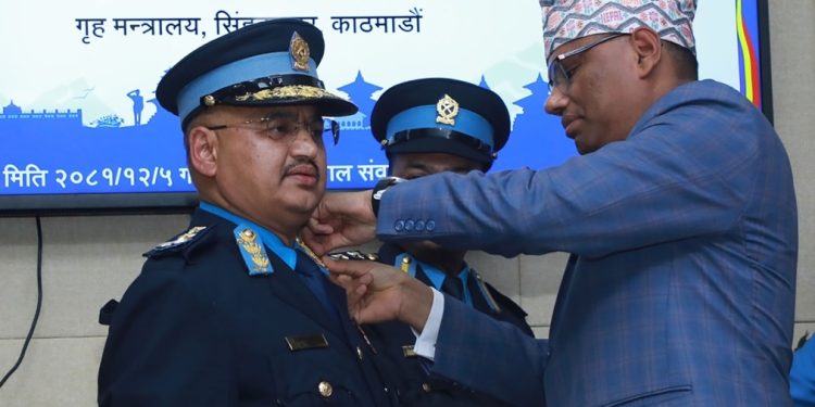 नवनियुक्त प्रहरी महानिरीक्षक दीपक थापाले पाए दज्र्यानी चिह्न