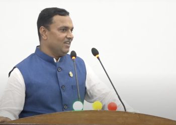 उपभोक्ता समिति गठन गर्न वडाध्यक्षहरु सिना तानेर घुस माग्छन् : सांसद ठाकुर