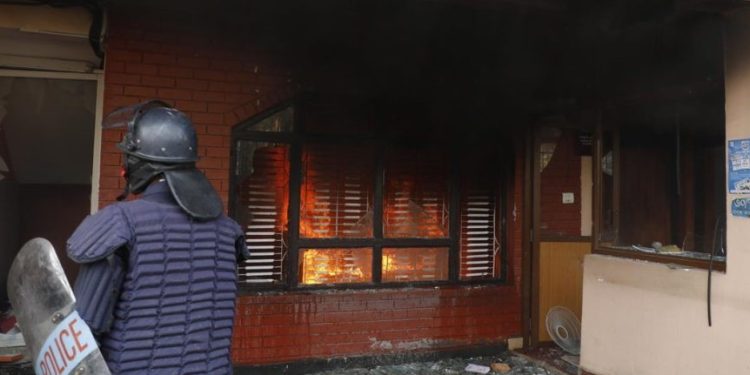 माधव नेपालको कार्यालयमा आगलगी