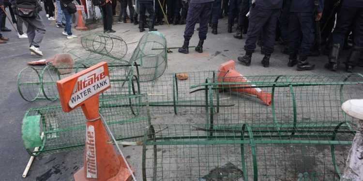 बानेश्वरमा प्रदर्शनकारीको झडपको क्रममा डिएसपी घाइते