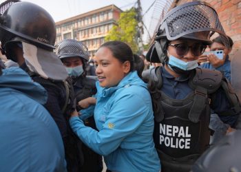 कुलमान हटाएको विरोधले सिंहदरबार अगाडि प्रदर्शन, १२ जना पक्राउ