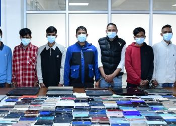 चोरीको मोबाइल, ल्यापटप तथा ट्याबहरुसहित ७ जना पक्राउ