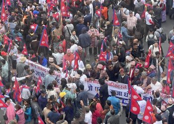 नारायणहिटी दरबार अगाडि राजावादी समूहले गरे प्रदर्शन