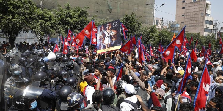 राजावादीको प्रदर्शनमा प्रहरीले गरे अश्रुग्यास प्रहार