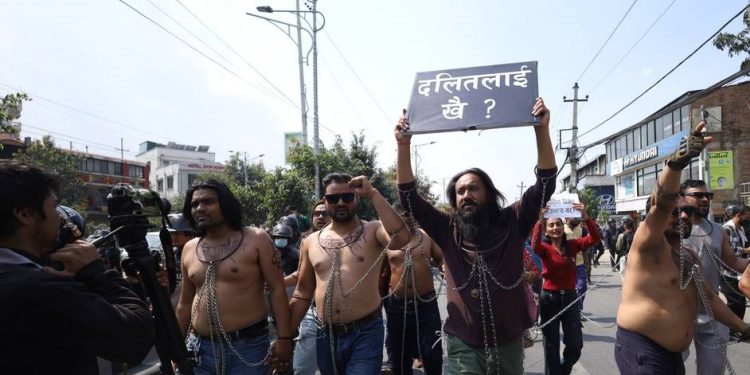 बानेश्वरमा दलित अभियन्ताको अर्धनग्न प्रदर्शन