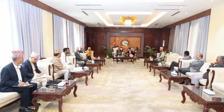 प्रधानमन्त्रीको निवासमा सत्ता गठबन्धनको बैठक सुरु