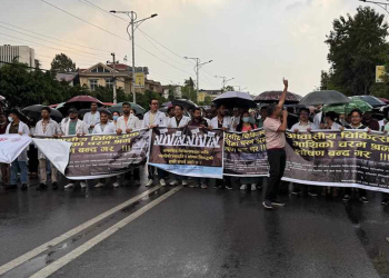 पानीमा चिकित्सकहरूको आन्दोलन जारी