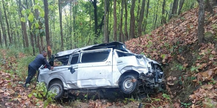 गाडी दुर्घटना हुँदा २ जनाको मृत्यु, १४ घाइते
