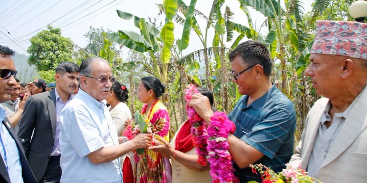 अध्यक्ष प्रचण्डद्वारा सहिद परिवारसँग भेटघाट