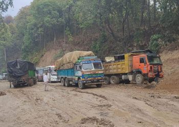 वर्षाका कारणले बुटवल–नारायणगढ सडक अवरुद्ध