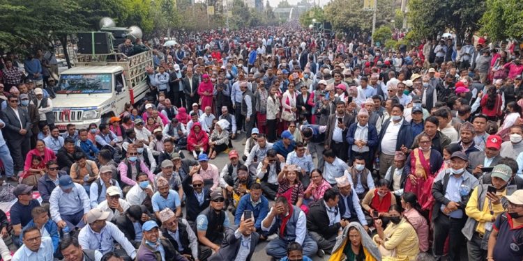 शिक्षा ऐन जारी नभएसम्म नफर्किने आन्दोलनरत शिक्षकहरूको अडान