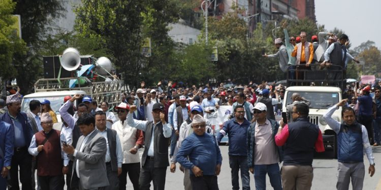 नयाँ वर्षको दिनमा पनि शिक्षकहरू आन्दोलनमा