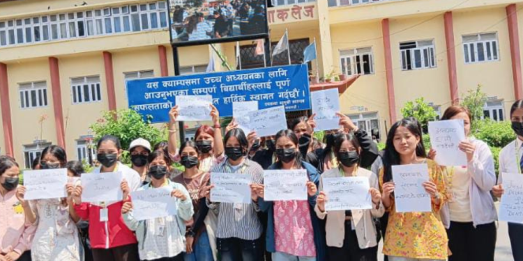 नेपाली विद्यार्थीको मृत्यु प्रकरणमा काठमाडौंमा विद्यार्थीले गरे प्रदर्शन