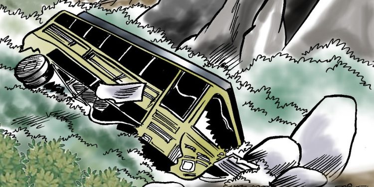 काठमाडौँ जाँदै गरेको बस दुर्घटना, १५ जना घाइते