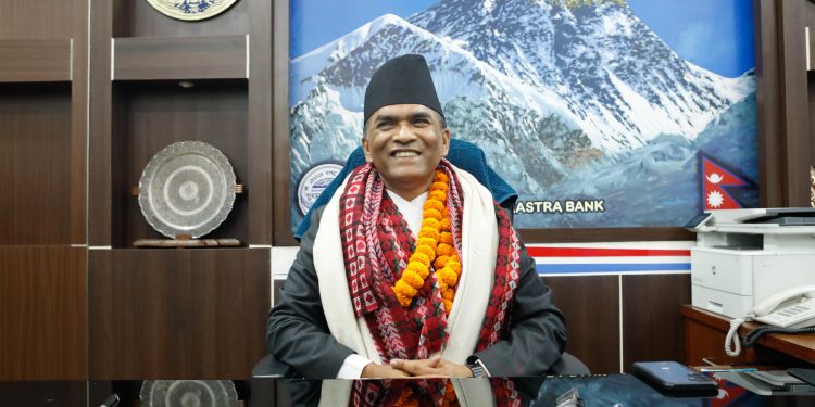 नेपाल राष्ट्र बैंकका नवनियुक्त गभर्नर पौडेलले गरे पदभार ग्रहण