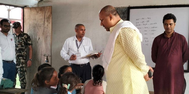मधेश प्रदेशको सामुदायिक विद्यालयमा मुख्यमन्त्री सिँहको अनुगमन
